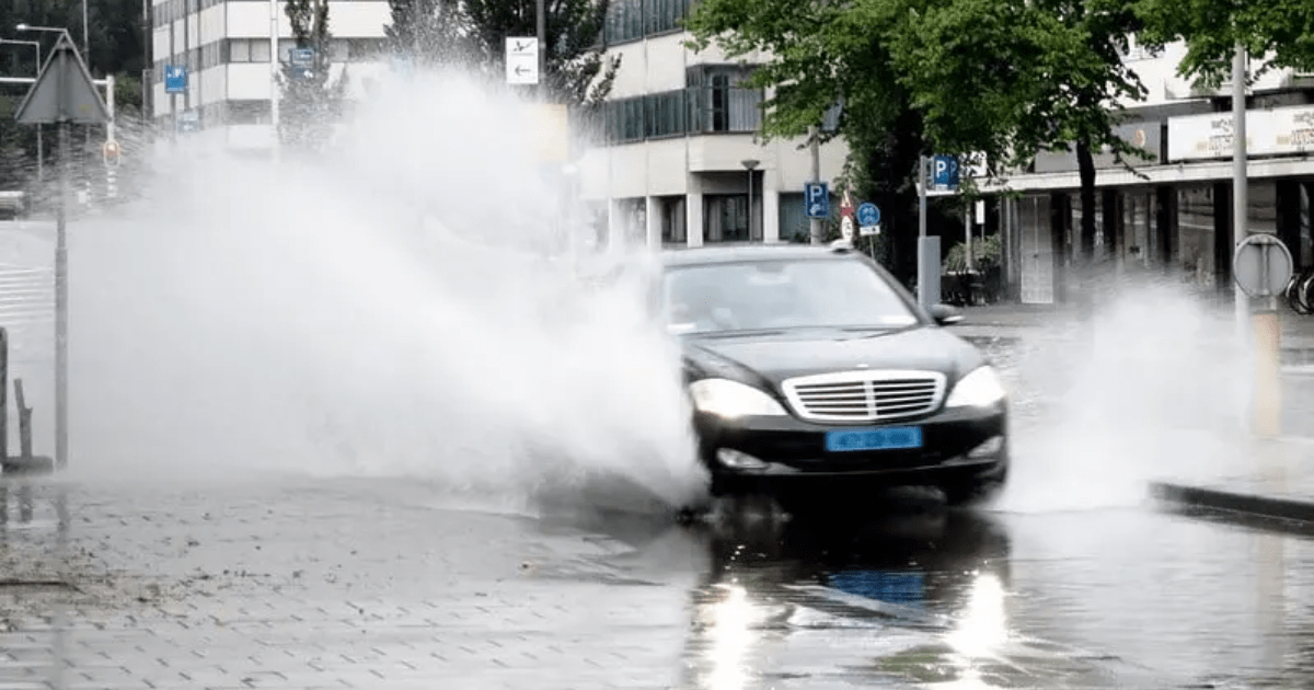 waspada risiko aquaplaning