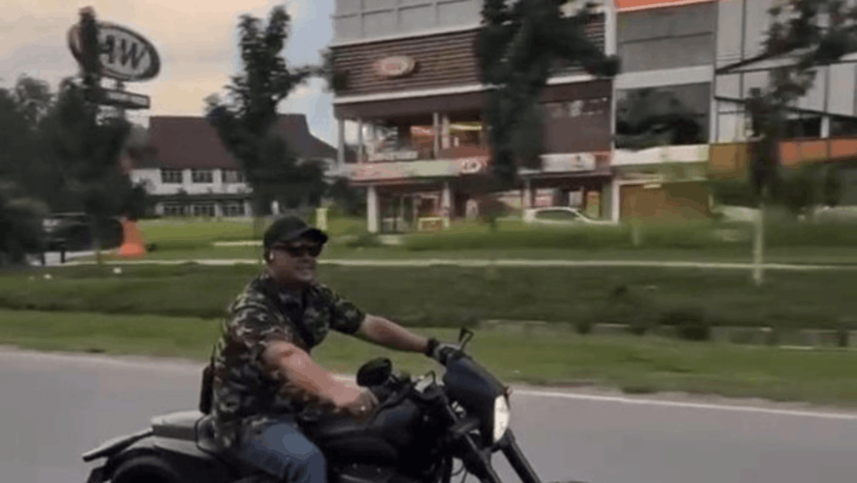 Ketua DPRD naik moge