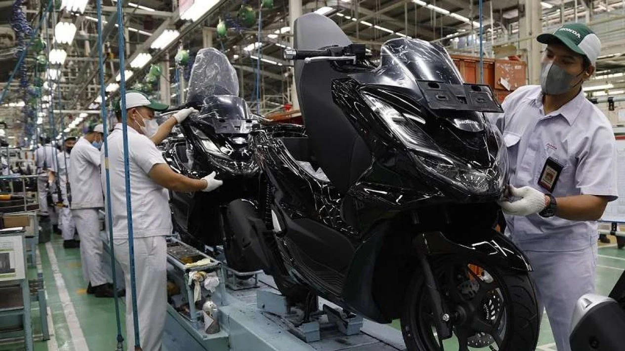 bbm mahal - ilustrasi berita Honda: BBM Mahal Tak Bikin Orang Kapok Beli Motor