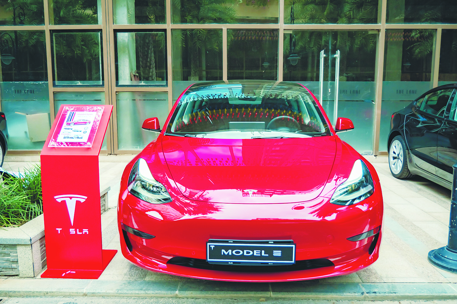 tesla car business - ilustrasi berita Tesla car business: Bisnis mobil Tesla tertekan saat Musk alihkan fokus ke…