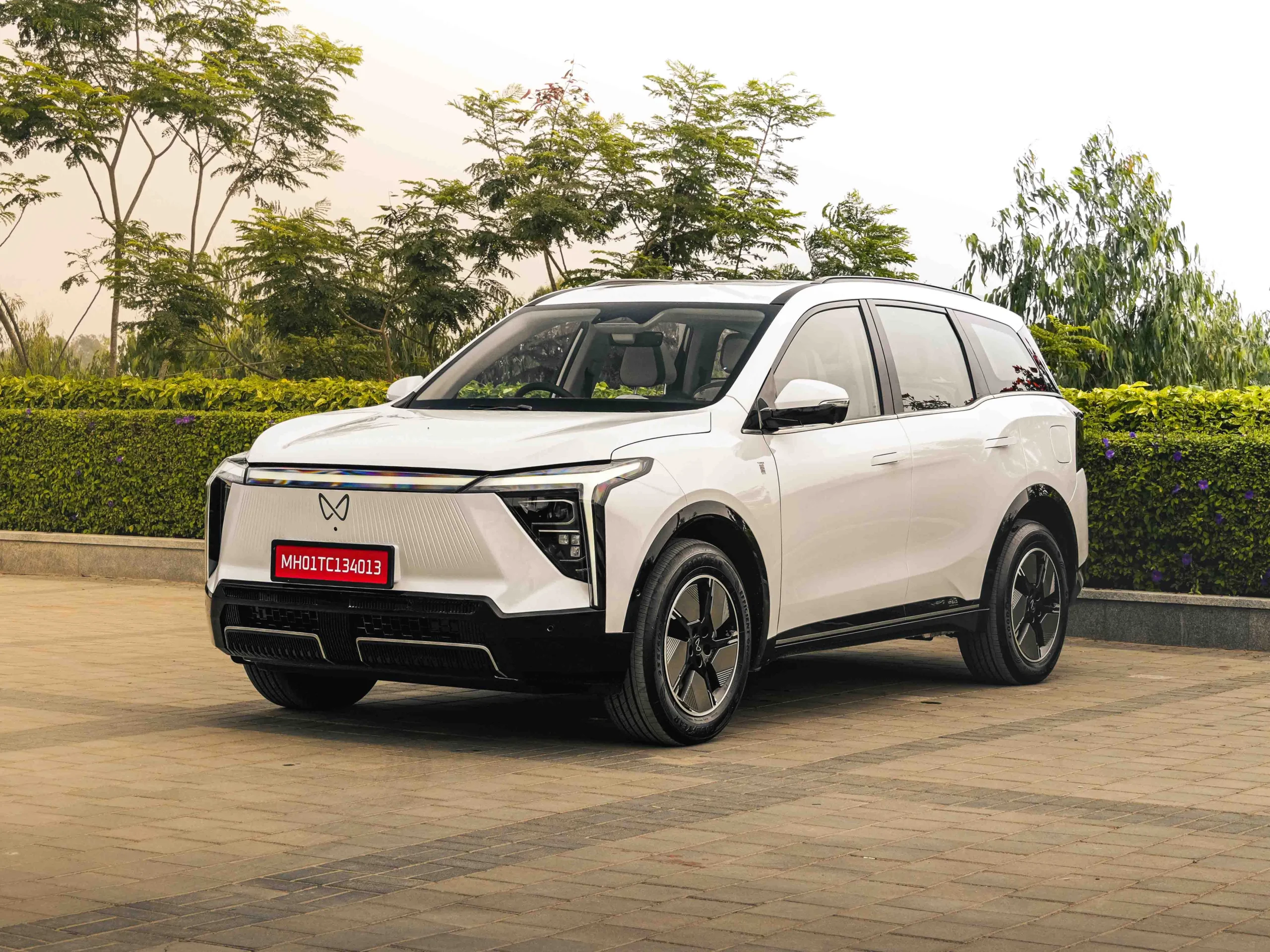 ev atau petrol - ilustrasi berita EV atau petrol: Pilihan untuk upgrade ke SUV D-segmen dengan anggaran Rs. 30 lakh