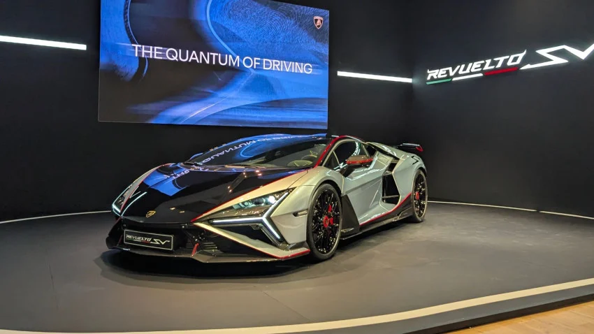 revuelto sv - ilustrasi berita Lamborghini Revuelto SV: Supercar V12 Berdaya 1.050 HP, 0-100 km/jam dalam 2,4 Detik