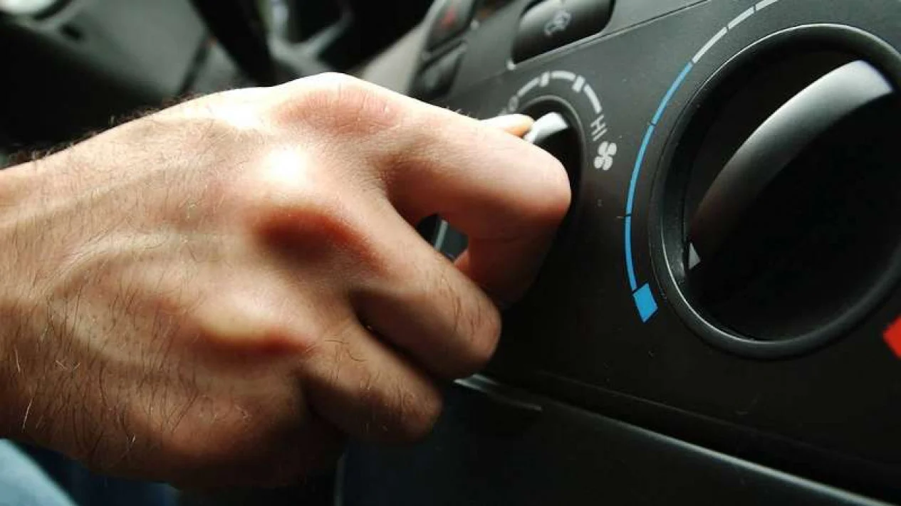 ac mobil - ilustrasi berita Terpopuler: AC mobil, Daihatsu Siapkan EV Bersama Perodua, Harga Motor 2-Tak Jadi Sorotan