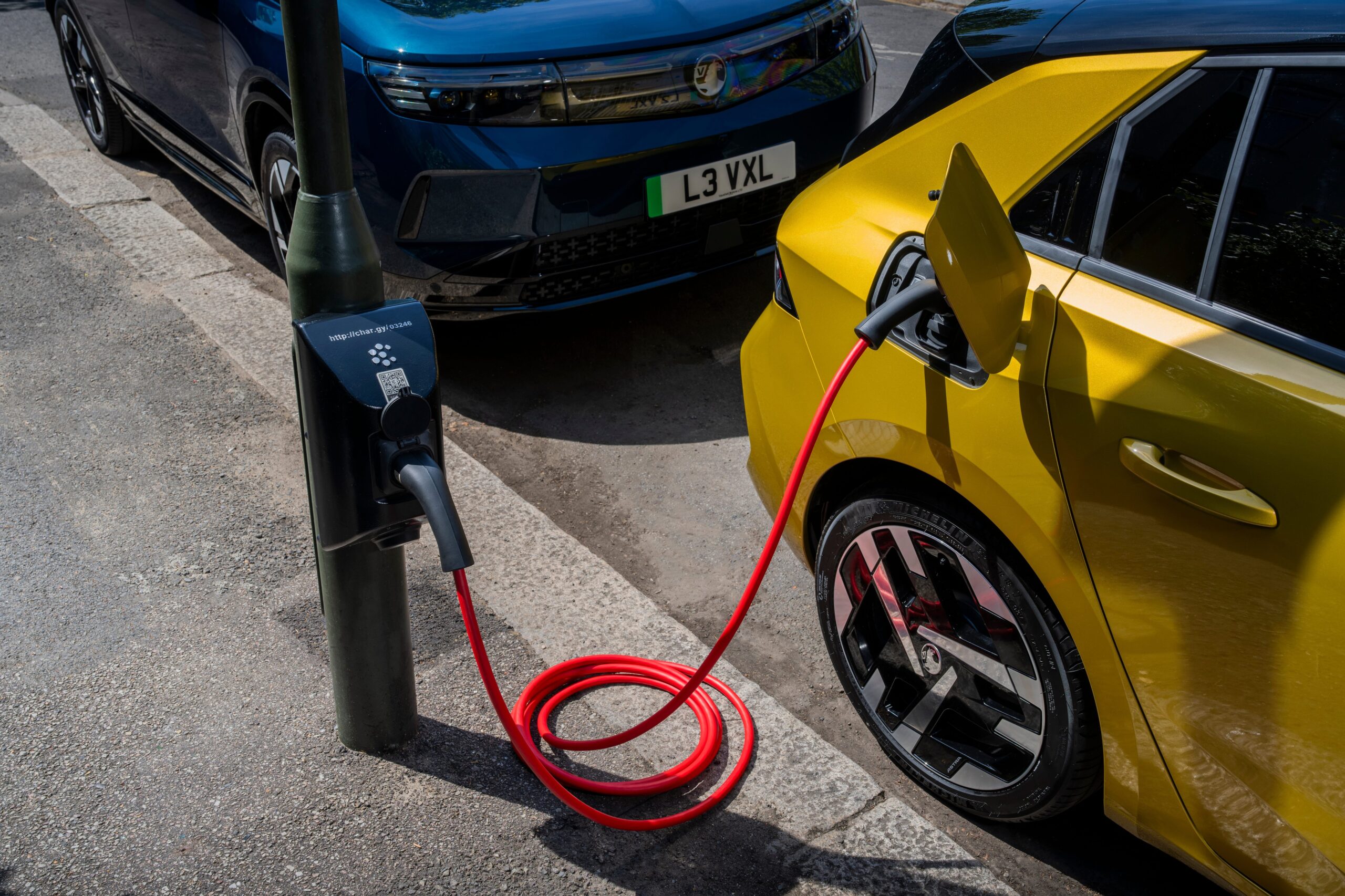 ev charger - ilustrasi berita Pengemudi mobil listrik tertinggal karena beberapa dewan Inggris belum pasang EV charger