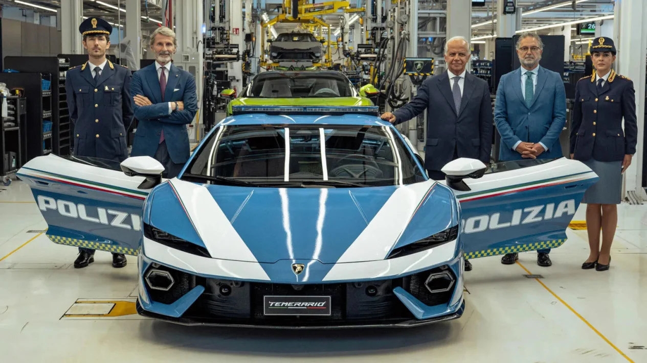 lamborghini polisi - ilustrasi berita Lamborghini polisi Temerario 907 hp Jadi Mobil Kepolisian untuk Angkut Organ…