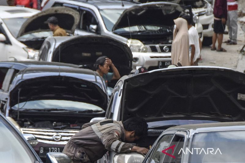 mobil mogok - ilustrasi berita Mobil mogok: kirim teks sumber untuk penulisan ulang berita