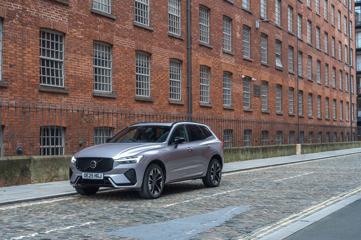volvo xc60 - ilustrasi berita Volvo XC60: Mengapa SUV Ini Jadi Hit Terbesar